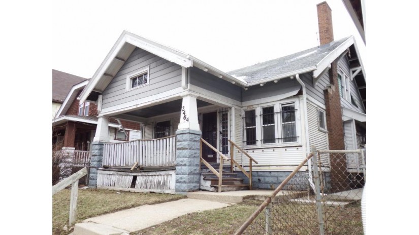 2464 W Auer Ave Milwaukee, WI 53206 by Whitten Realty $15,000