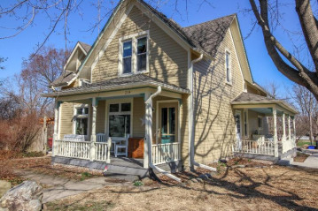 214 Elm St, Cambridge, WI 53523-8910