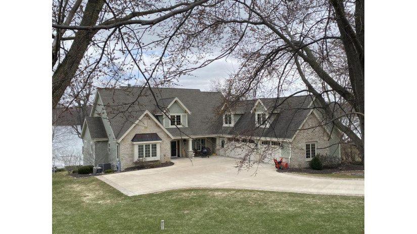 5404 W Lake Dr West Bend, WI 53095 by Leitner Properties $2,200,000