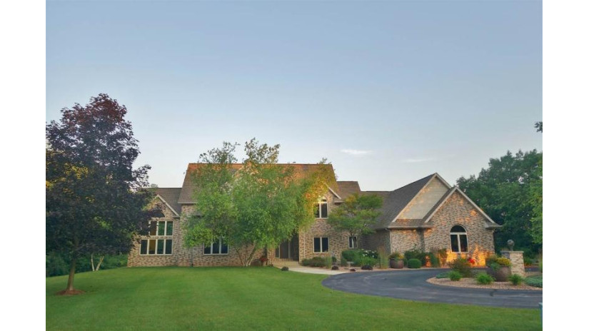 W4044 Parkview Court Taycheedah, WI 54937 by Klapperich Real Estate, Inc. $650,000