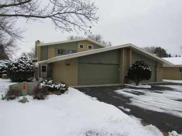 1231 W Nicolet Circle, Grand Chute, WI 54914