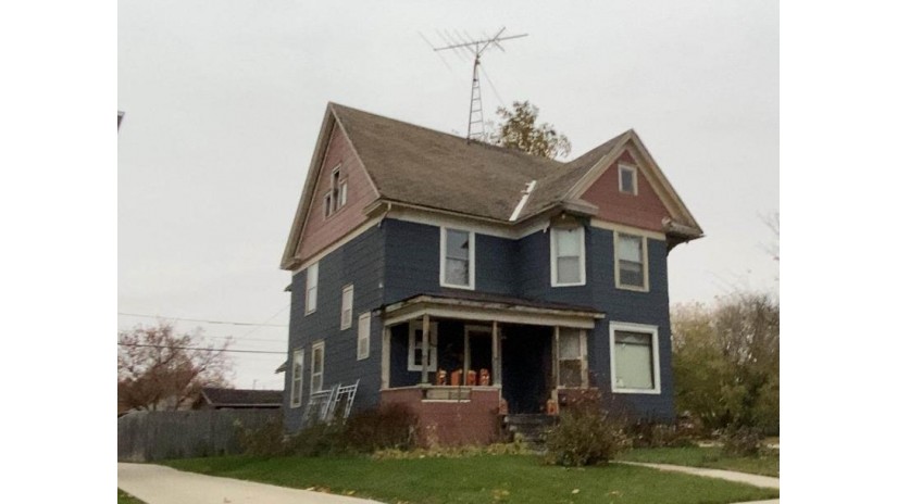 633 Wisconsin Avenue North Fond Du Lac, WI 54937 by Focus Realty Group, LLC $49,400