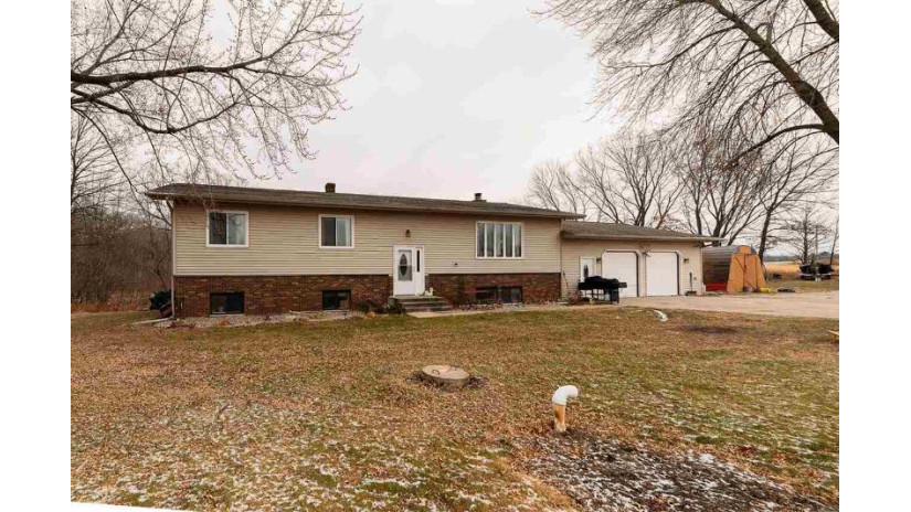 994 E Frontage Road Little Suamico, WI 54141 by Symes Realty, Llc $279,900