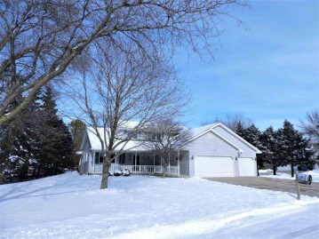 719 E River Drive, Omro, WI 54963