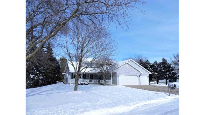 719 E River Drive Omro, WI 54963 by Coldwell Banker Real Estate Group $324,900