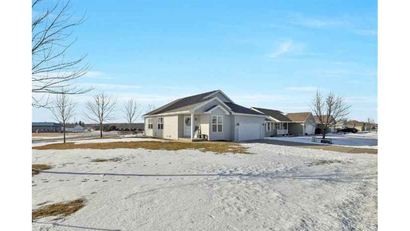 478 Longwood Lane Wrightstown, WI 54180 by Ben Bartolazzi Real Estate, Inc $260,000