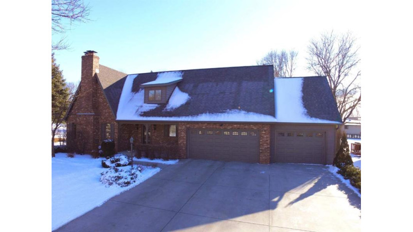 1013 Meadow View Lane DePere, WI 54115 by Shorewest Realtors $349,900