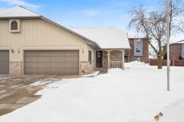 2627 W Parkmoor Court, Grand Chute, WI 54914-1531