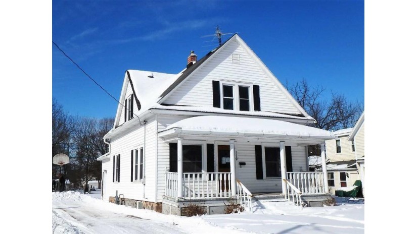 119 Pine Street Waupaca, WI 54981 by Coldwell Banker Real Estate Group $60,000