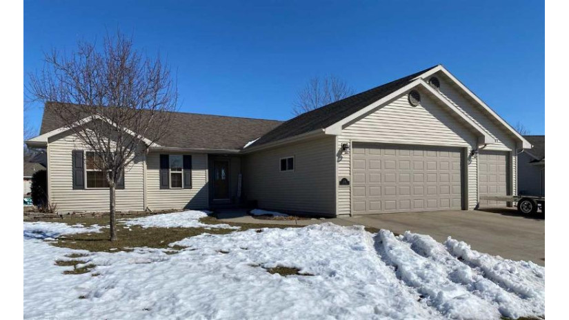 1751 Jaimee Drive Omro, WI 54963 by First Weber, Realtors, Oshkosh $238,000