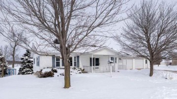 103 Park St, Friesland, WI 53935