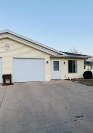 305 Mack Dr 1, Reedsburg, WI 53959