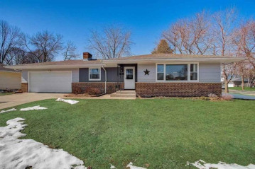 75 7th St, Prairie Du Sac, WI 53578