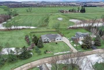 2742 Spring Hill Dr, Pleasant Springs, WI 53589