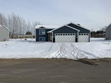 2290 Mayek Drive, Waupaca, WI 54981