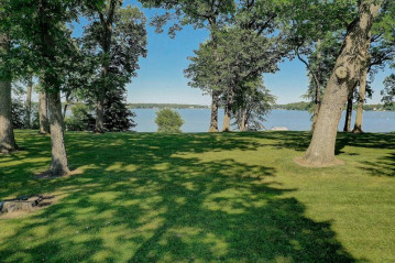 2651 Lakeshore Dr, Dover, WI 53139