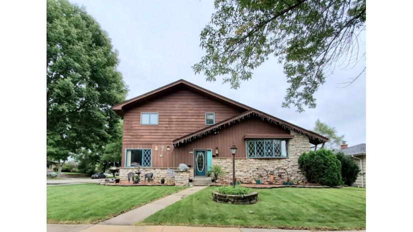 1703 S 25th St Sheboygan, WI 53081 by Shorewest Realtors $215,000