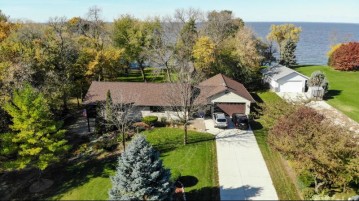 N4045 Twilight Beach Rd, Stockbridge, WI 53014