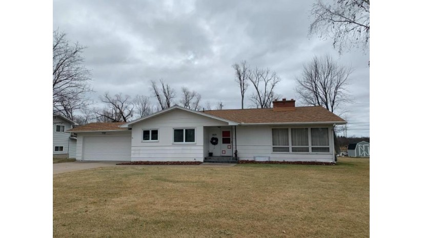2619 14th Ave Menominee, MI 49858 by Broadway Real Estate $149,900