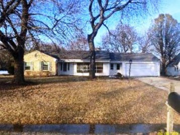 172 W Bergen Dr, Fox Point, WI 53217