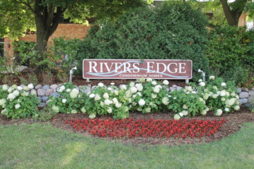 4080 W Rivers Edge Cir 18, Brown Deer, WI 53209-1160