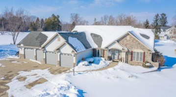 N121W12468 Crestwood Ln, Germantown, WI 53022-2202