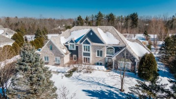 11328 N Justin Dr, Mequon, WI 53092-2791