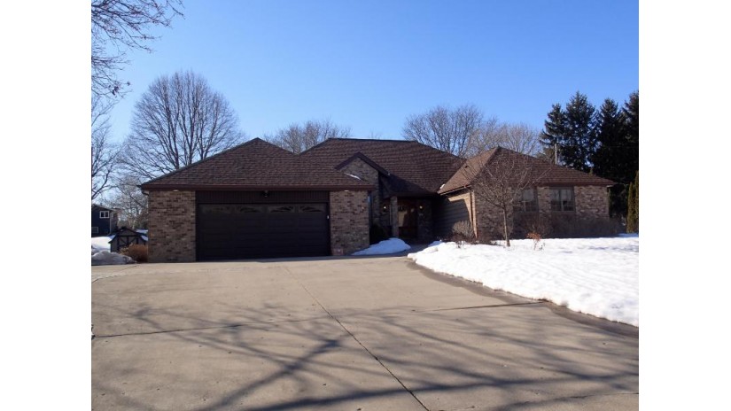 4615 Meadow Ln Slinger, WI 53086 by Valor Realty LLC $699,900