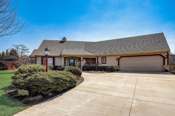 13315 W Crestwood Ct, New Berlin, WI 53151