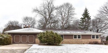 6750 N Range Line Rd, Glendale, WI 53209-3210