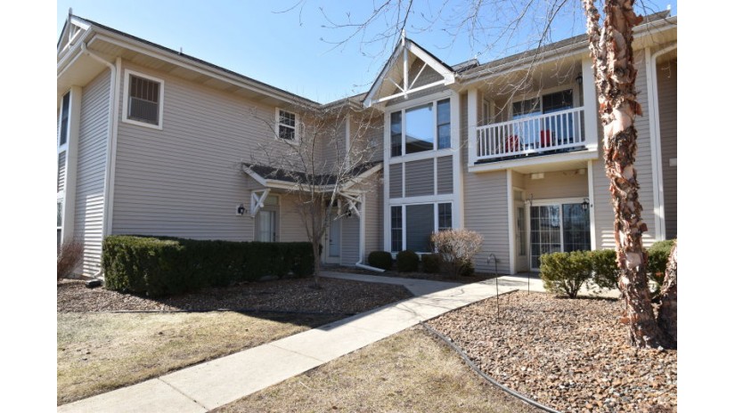 6235 W Walnut Ln 6 Cudahy, WI 53110 by Shorewest Realtors $184,900