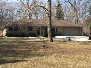 8979 S 42nd St, Franklin, WI 53132-9350