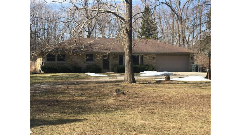 8979 S 42nd St Franklin, WI 53132 by The Schoenleber Group, LLC $229,900