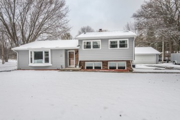 W224S6490 Guthrie Dr, Vernon, WI 53189