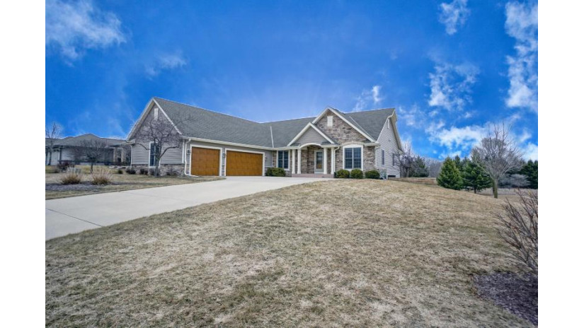 904 Pinehurst Dr Mukwonago, WI 53149 by Lake Country Flat Fee $549,900