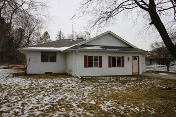 W6058 Hackbarth Rd, Koshkonong, WI 53538