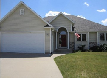 4690 Brickyard Ln, La Crosse, WI 54601-2354