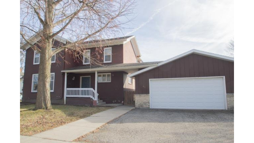 611 Western Ave Watertown, WI 53094 by Realty Executives Platinum $209,900