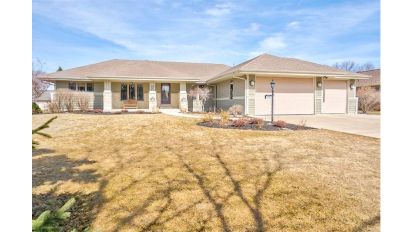 3426 W Links Dr Franklin, WI 53132 by RE/MAX Realty Pros~Milwaukee $449,500