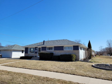 6104 S Kirkwood Ave, Cudahy, WI 53110-3022