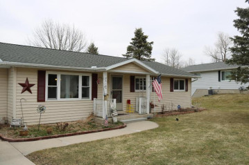 2416 W Heather St, Ashippun, WI 53066