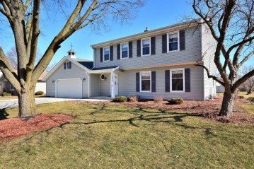 4430 S Rachel Ln, New Berlin, WI 53151-6728