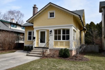 3914 N Prospect Ave, Shorewood, WI 53211-2422