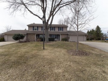 8575 N Meadowside Ct, Brown Deer, WI 53223-3161