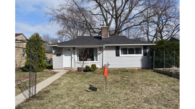 3156 N 83rd St Milwaukee, WI 53222 by Shorewest Realtors $104,900