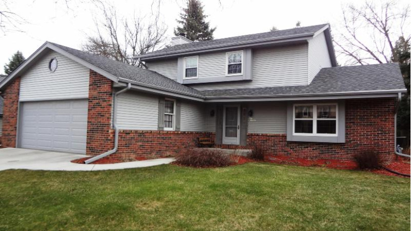 N77W15565 Crossway Dr Menomonee Falls, WI 53051 by Buyers Vantage $377,500