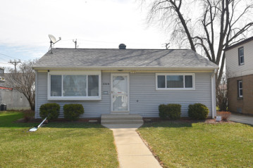 3528 S 24th St, Milwaukee, WI 53221-1420