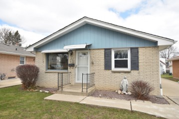 2400 W Leroy Ave, Milwaukee, WI 53221-2226