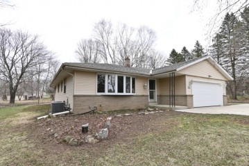 W252N9168 Tomahawk Ct, Lisbon, WI 53089-1018