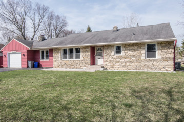 W280N1869 Prospect Ave, Delafield, WI 53072